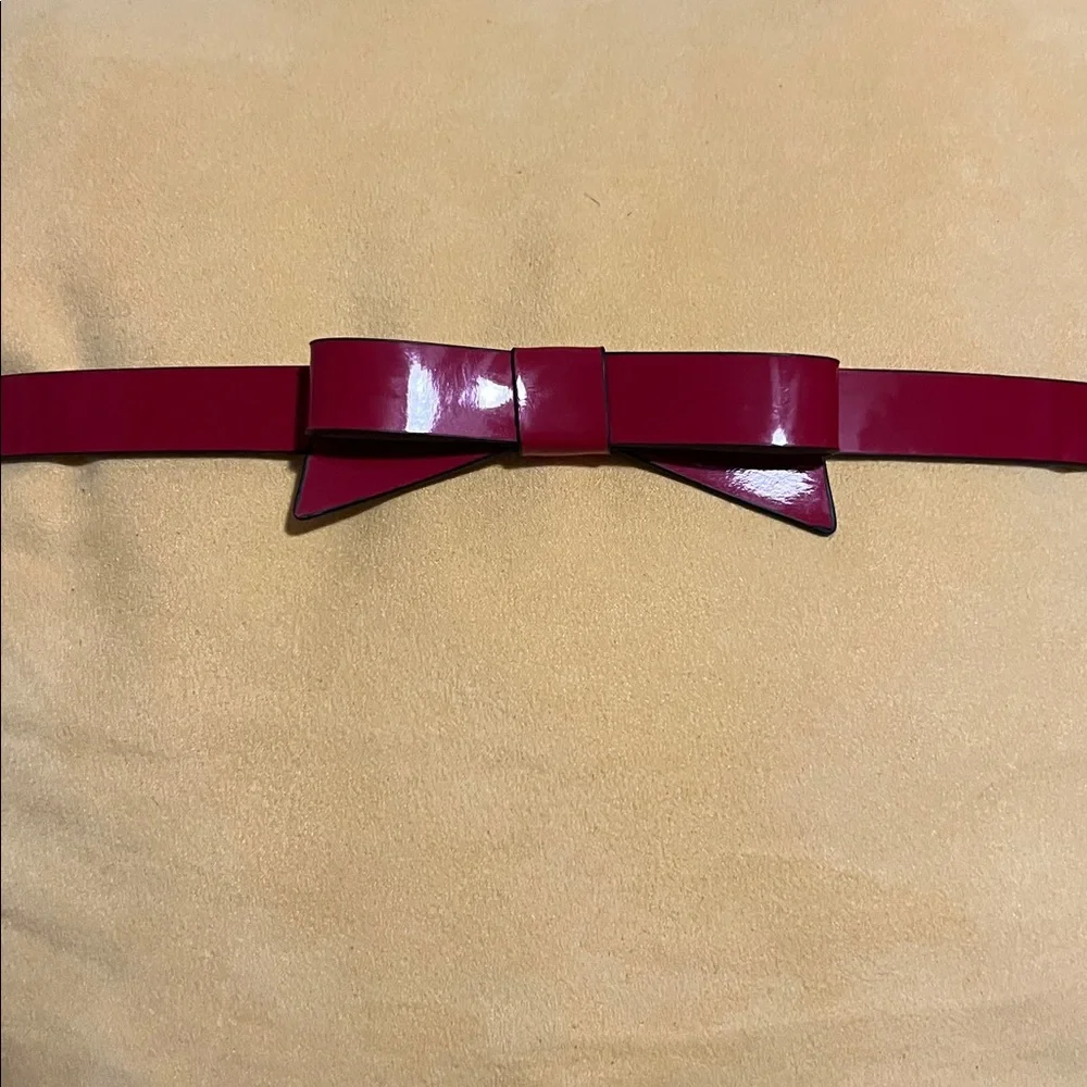 NWT kate spade new york
Women's Patent Leather Bow Belt
Sz M: 31"; - Picture 3 of 8